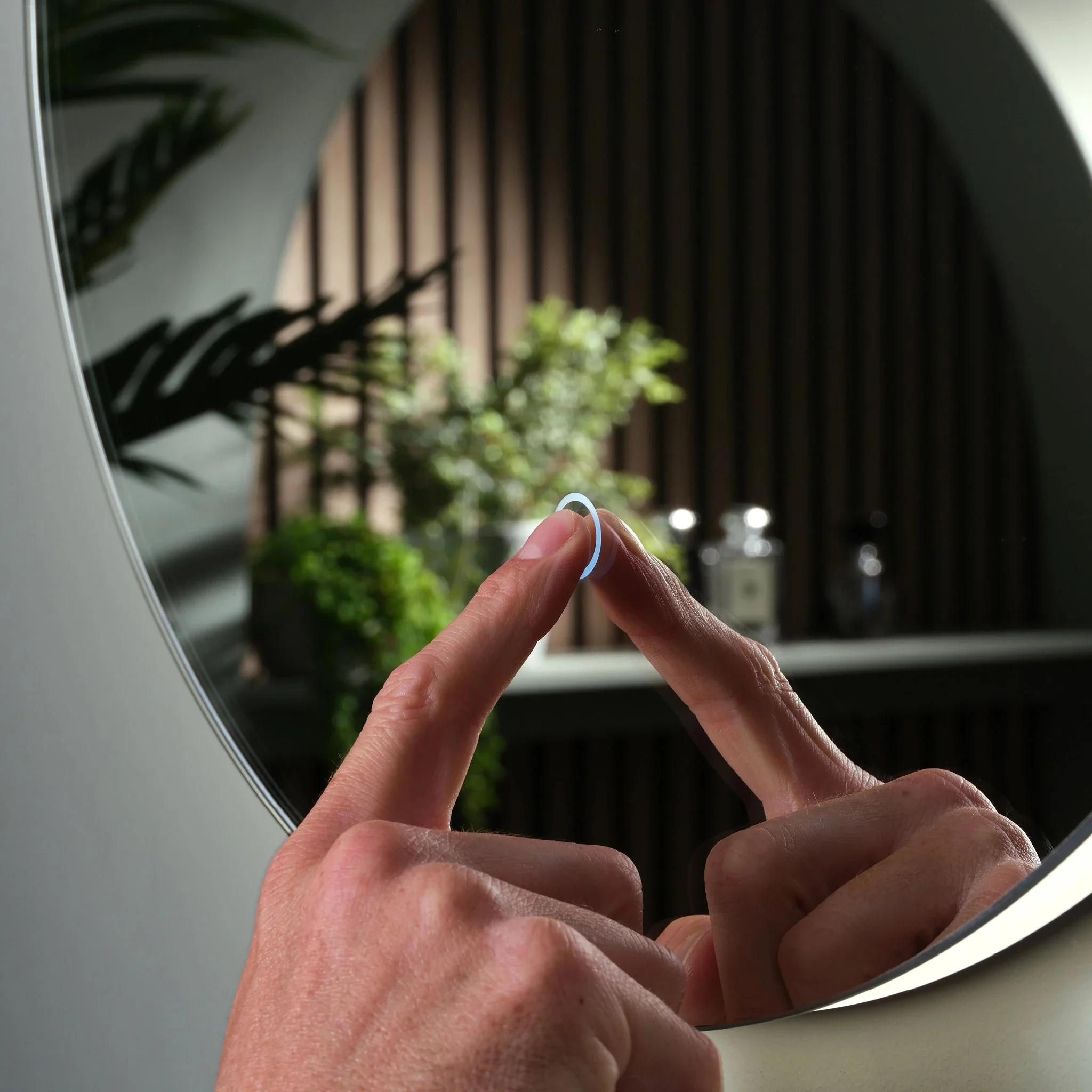 Halo Round LED Bathroom Mirror - Image 9