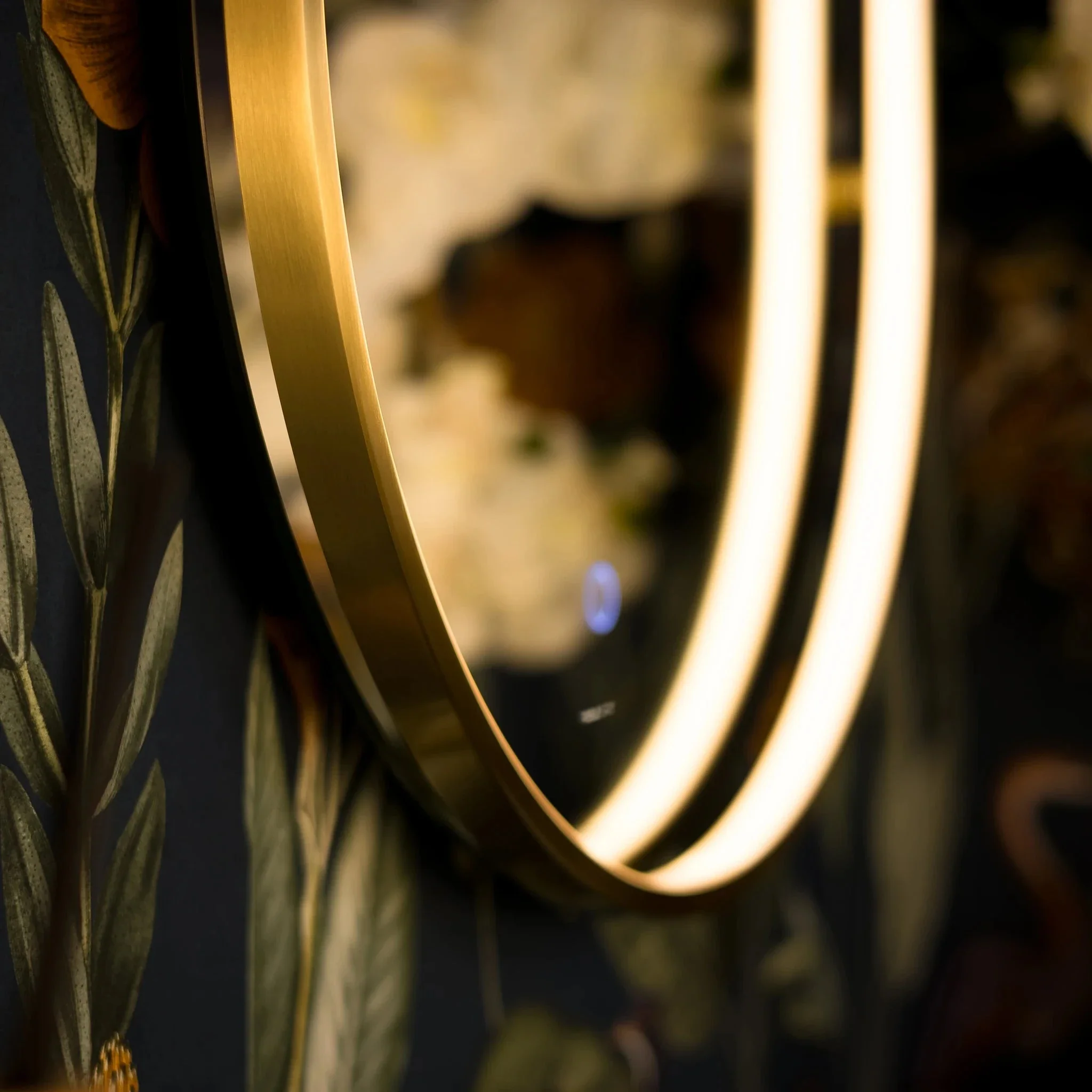Luna Round LED Bathroom Mirror - Image 7
